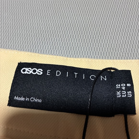 ASOS Light Yellow Twill Buttermilk Pleated Relaxed Wide Leg Pants NWT US Size 8 - Picture 5 of 6